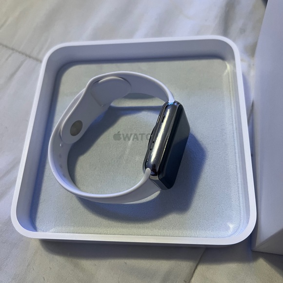 Apple - Picture 4 of 8